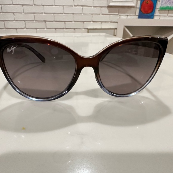 Maui Jim - HONI
Polarized Cat Eye Sunglasses - Picture 8 of 8